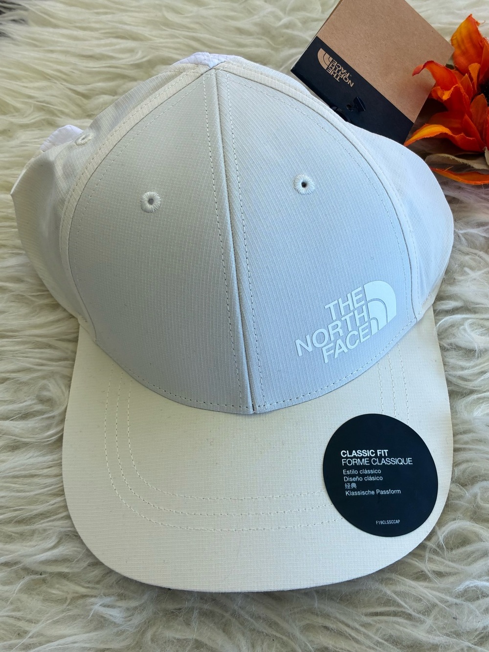 🌺NWT 🌺The North Face White Performance Cap 🌺size L/XL🌺